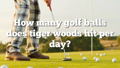 How many golf balls does tiger woods hit per day?