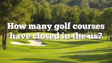 How many golf courses have closed in the us?