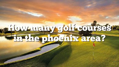 How many golf courses in the phoenix area?