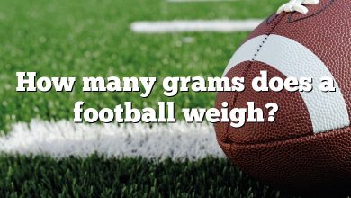 How many grams does a football weigh?