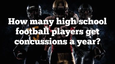 How many high school football players get concussions a year?