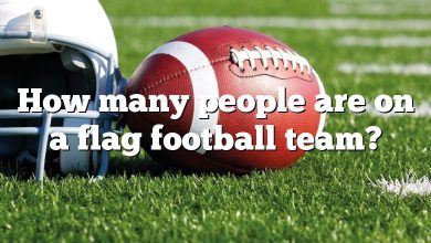 How many people are on a flag football team?