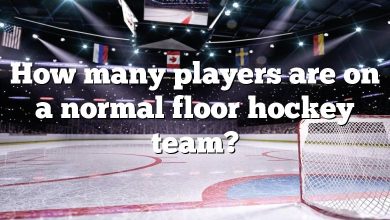 How many players are on a normal floor hockey team?