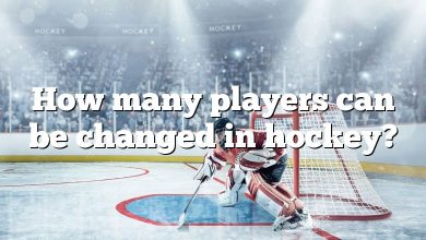 How many players can be changed in hockey?