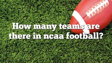 How many teams are there in ncaa football?
