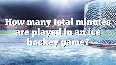 How many total minutes are played in an ice hockey game?