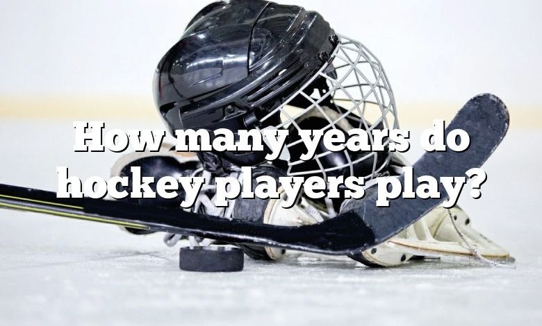 How many years do hockey players play?