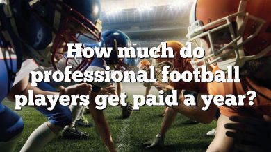 How much do professional football players get paid a year?