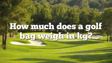 How much does a golf bag weigh in kg?