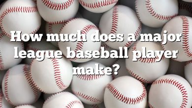 How much does a major league baseball player make?