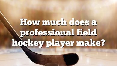 How much does a professional field hockey player make?