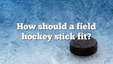 How should a field hockey stick fit?