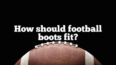 How should football boots fit?