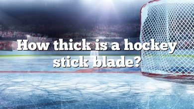 How thick is a hockey stick blade?