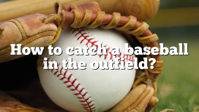 How to catch a baseball in the outfield?
