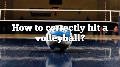 How to correctly hit a volleyball?