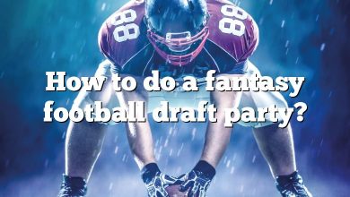 How to do a fantasy football draft party?