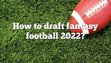 How to draft fantasy football 2022?