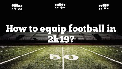 How to equip football in 2k19?