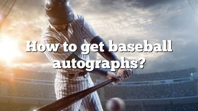 How to get baseball autographs?