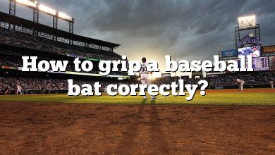 How to grip a baseball bat correctly?