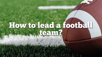 How to lead a football team?