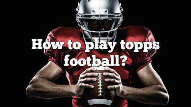 How to play topps football?