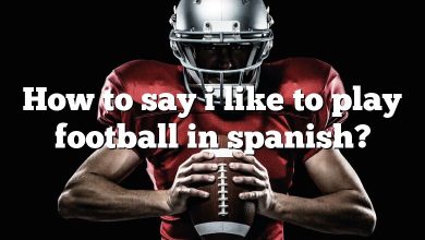 How to say i like to play football in spanish?