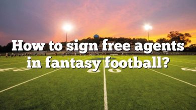 How to sign free agents in fantasy football?