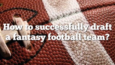 How to successfully draft a fantasy football team?