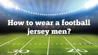 How to wear a football jersey men?