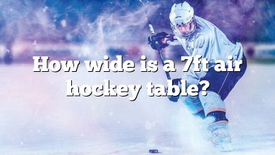 How wide is a 7ft air hockey table?