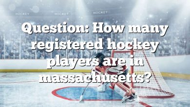 Question: How many registered hockey players are in massachusetts?