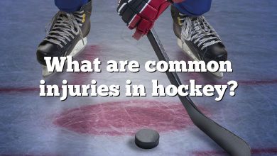 What are common injuries in hockey?