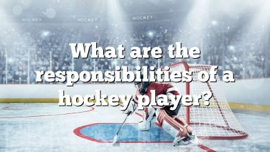 What are the responsibilities of a hockey player?