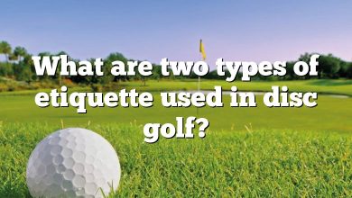 What are two types of etiquette used in disc golf?