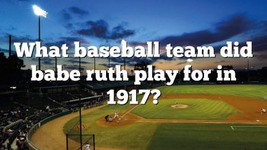 What baseball team did babe ruth play for in 1917?