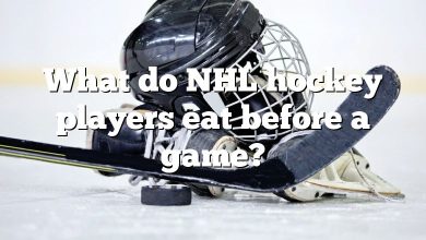 What do NHL hockey players eat before a game?