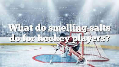 What do smelling salts do for hockey players?