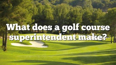 What does a golf course superintendent make?