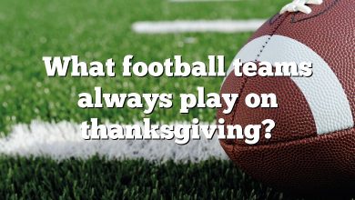 What football teams always play on thanksgiving?