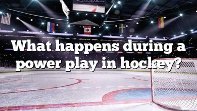 What happens during a power play in hockey?
