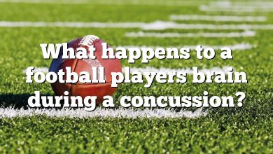 What happens to a football players brain during a concussion?
