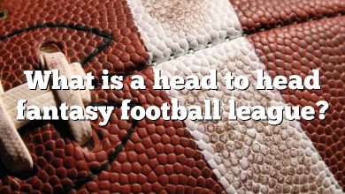 What is a head to head fantasy football league?