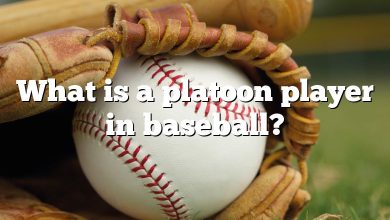 What is a platoon player in baseball?