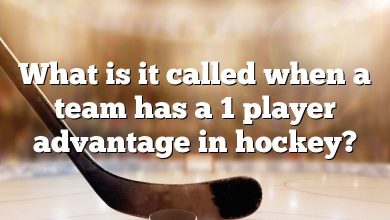 What is it called when a team has a 1 player advantage in hockey?