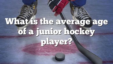 What is the average age of a junior hockey player?
