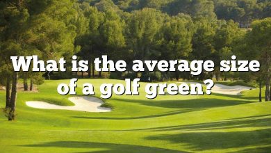 What is the average size of a golf green?