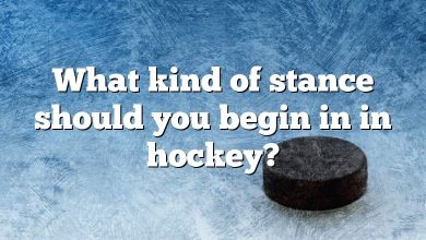 What kind of stance should you begin in in hockey?