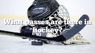 What passes are there in hockey?